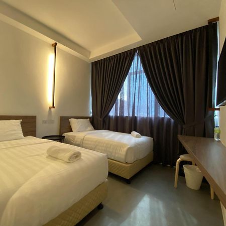 T Hotel Jalan Sultanah Алор Сетар Екстериор снимка