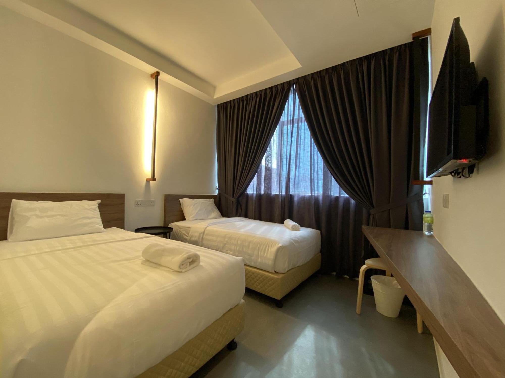 T Hotel Jalan Sultanah Алор Сетар Екстериор снимка