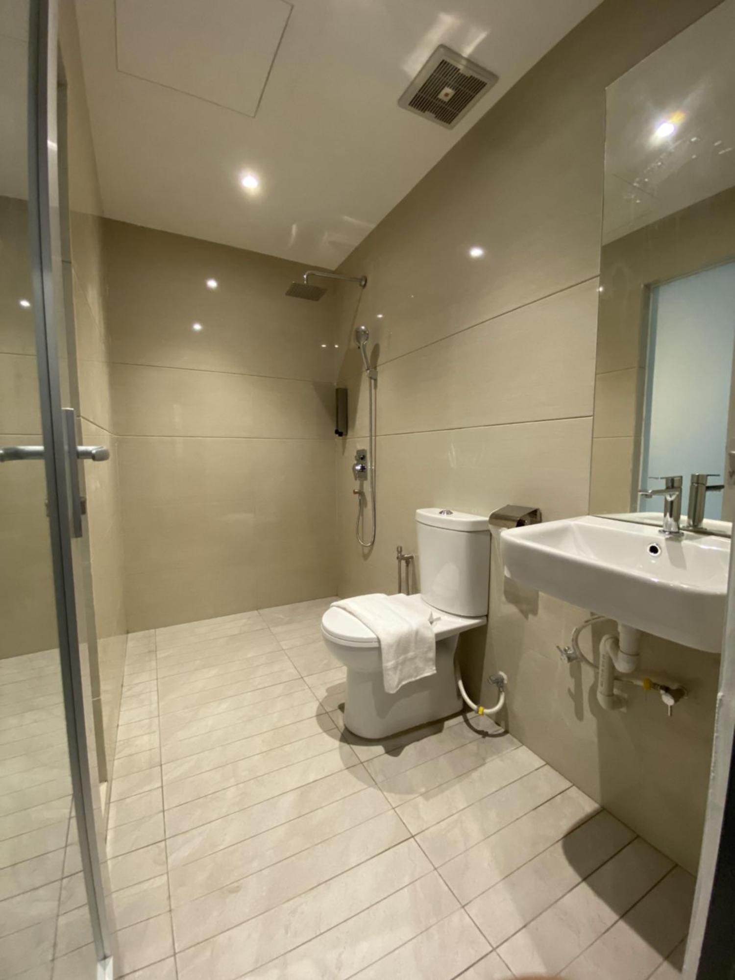 T Hotel Jalan Sultanah Алор Сетар Екстериор снимка