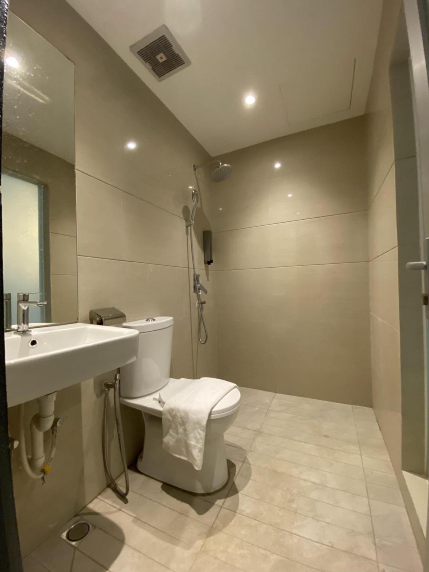 T Hotel Jalan Sultanah Алор Сетар Екстериор снимка
